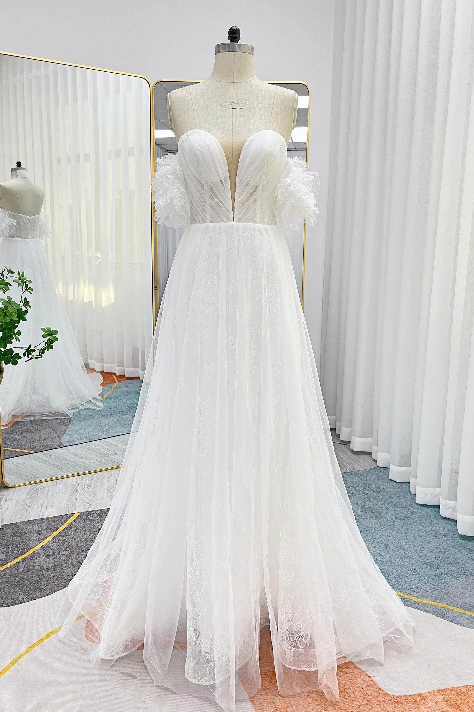 A-Line Sweep-Brush Train Lace Tulle Wedding Dress CW3285 - COCOMELODY